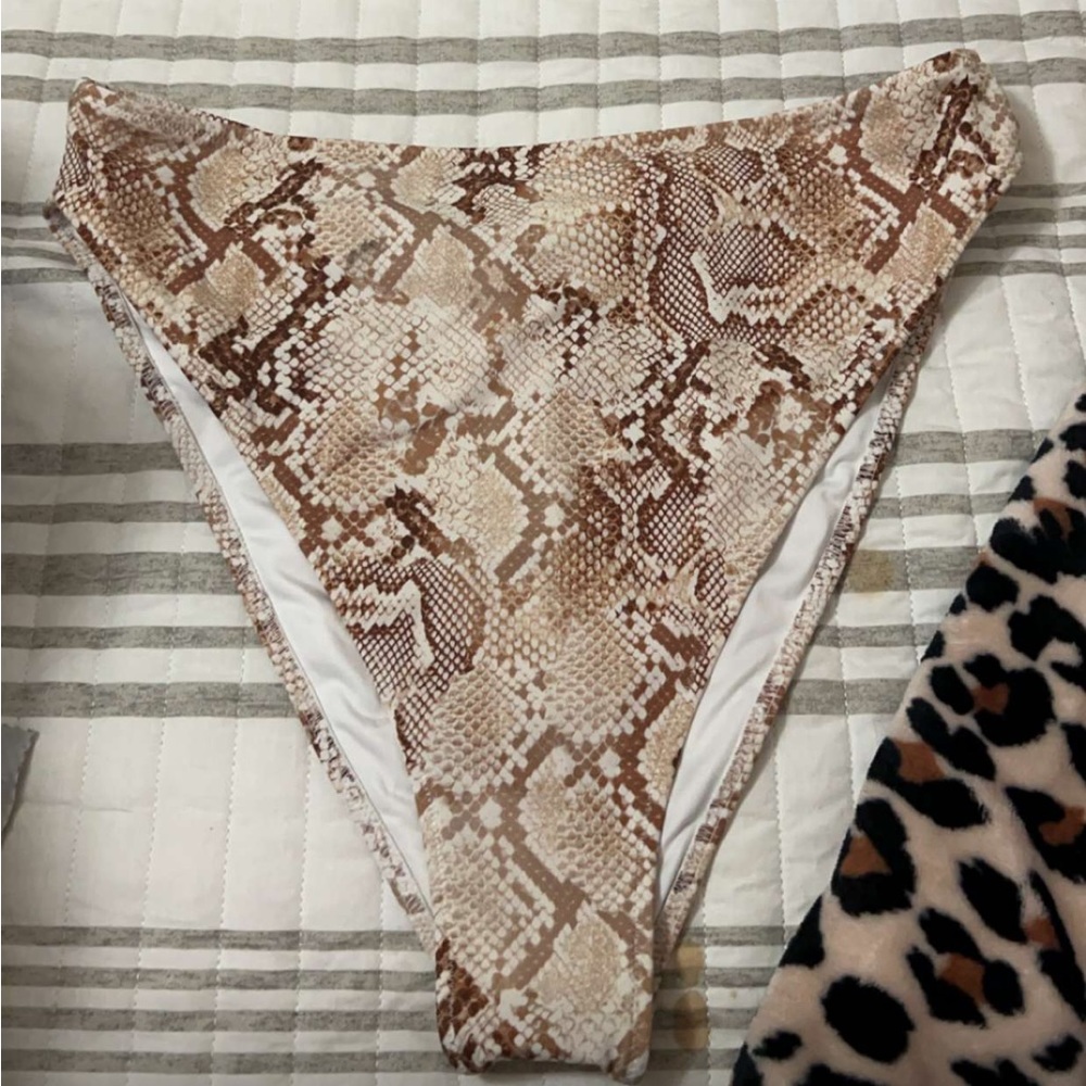 Bathing suit bottoms